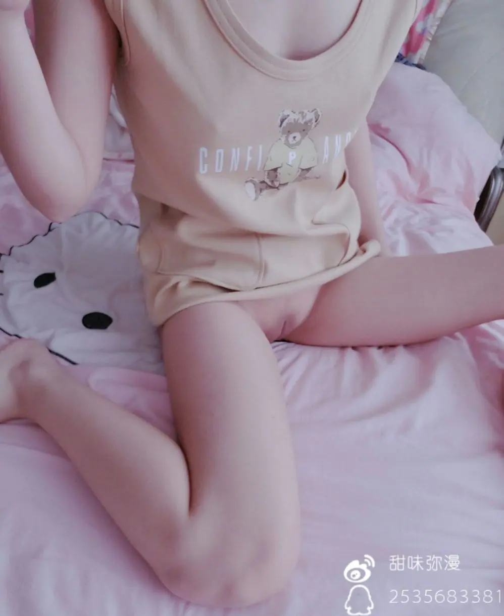 萌白酱-小熊装扮的可爱女孩-31