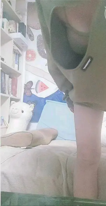 图文视频记录强上长腿黑丝巨乳表妹-中途醒来反抗还被强行从床上操到落地窗前-24