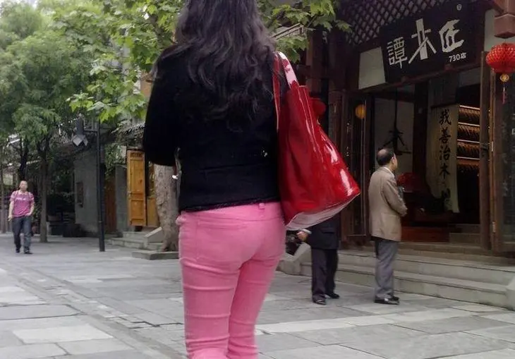 粉红色牛仔裤美女-9