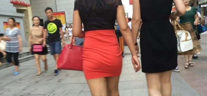 极品红色连衣包臀裙美妇 身材前凸后翘-3