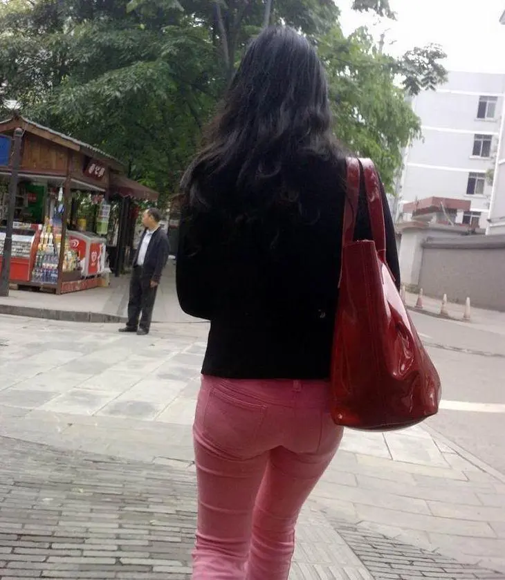 粉红色牛仔裤美女-8
