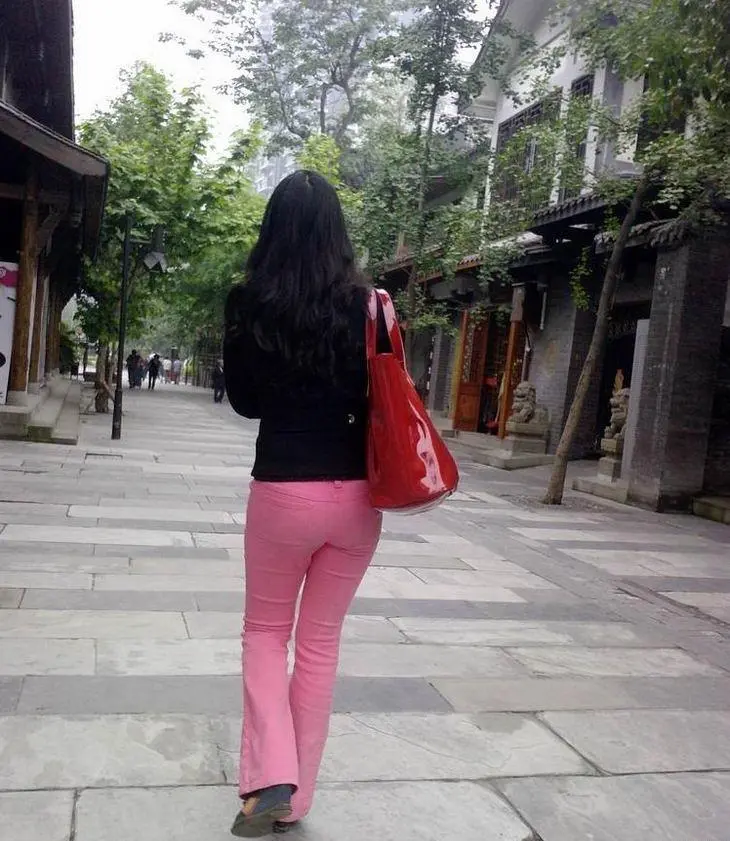 粉红色牛仔裤美女-11