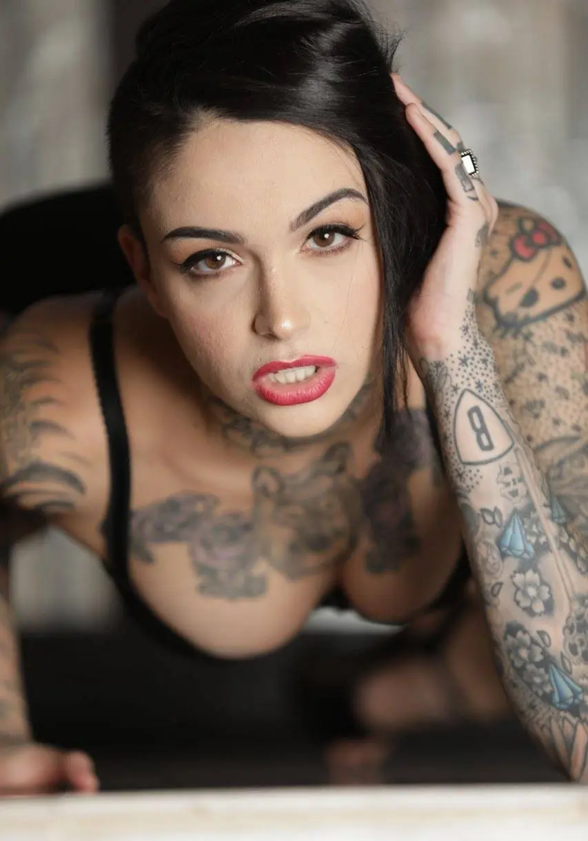 Tattooed model Leigh Raven-7