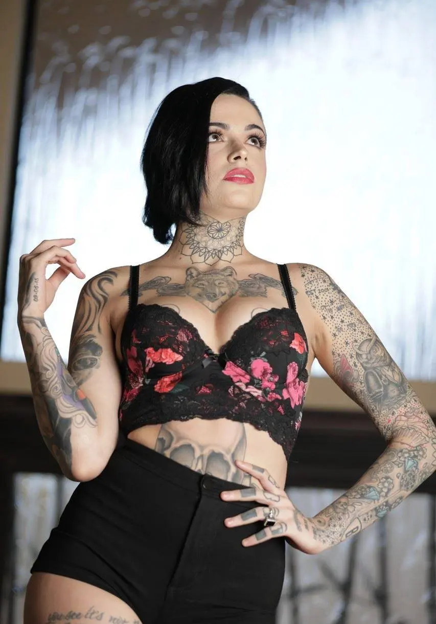 Tattooed model Leigh Raven-1