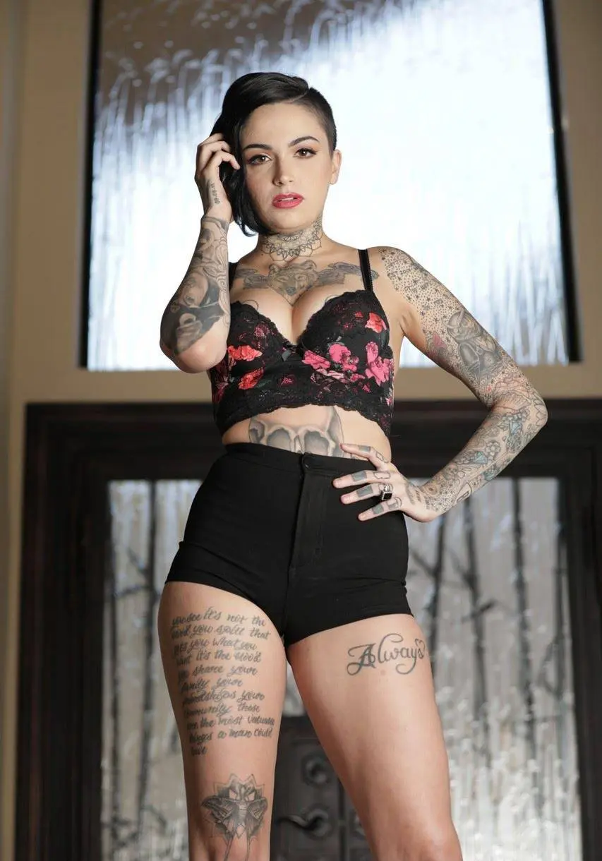 Tattooed model Leigh Raven-2