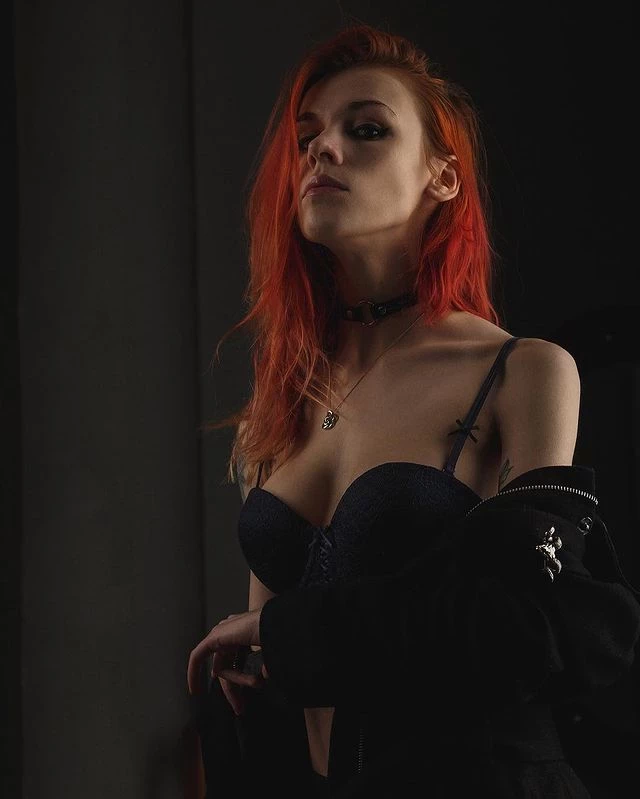 俄羅斯紅髮美女《Eva Chehova》神造美體+中性美顏 簡直是藝術的維納斯-17