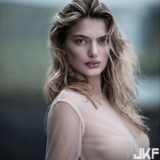 性感美女 Bregje Heinen 精緻的五官 和那誘人的車頭燈 太犯規了-17