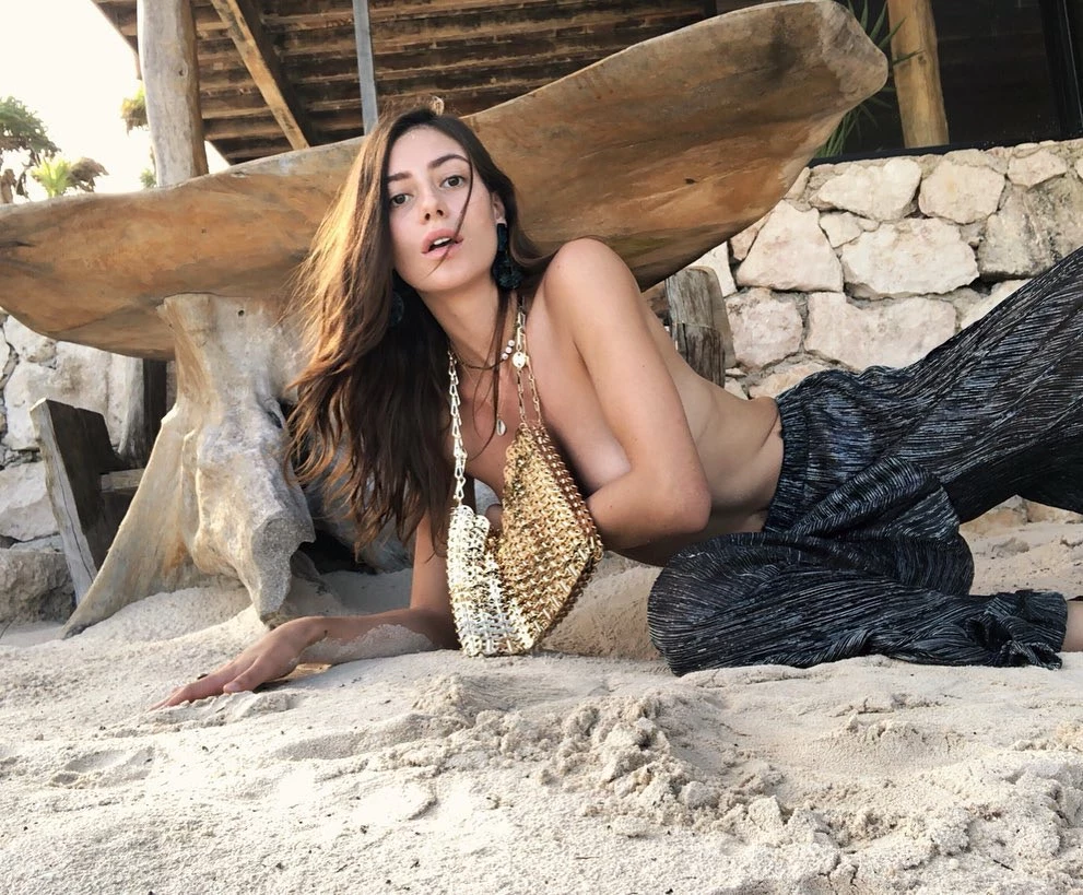 墨西哥女模Alejandra速吸24萬粉絲 IG超豪放大曬裸照-17