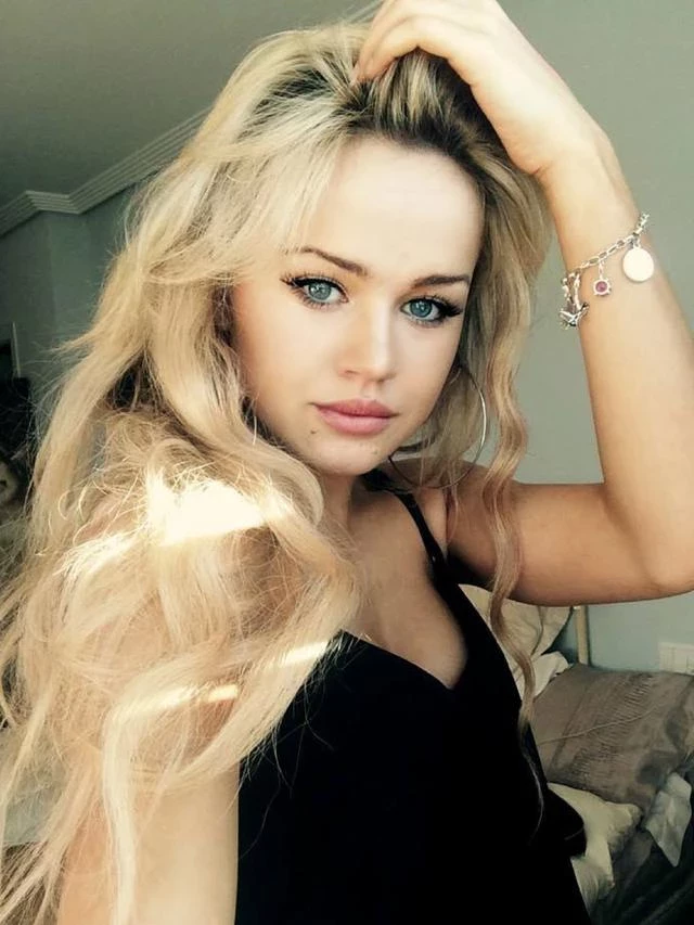 不輸本尊 《權力遊戲》龍母的替身演員 Rosie Mac 火辣曲線超級惹火-13