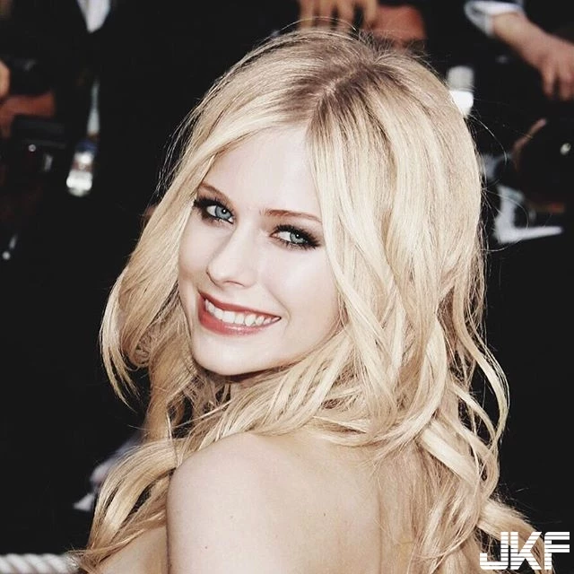 電眼美女 Avril Lavigne 冷豔的眼神 就是征服你的關鍵-5