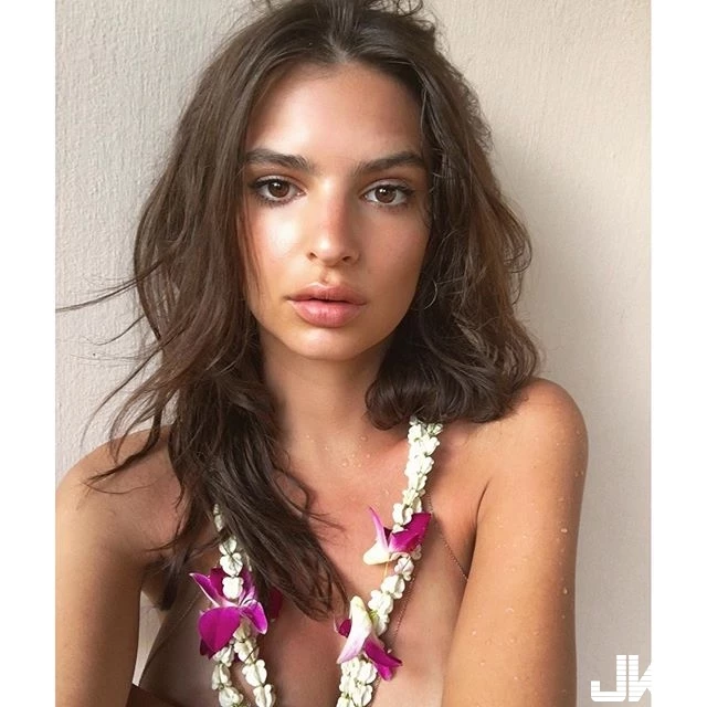 Emily Ratajkowski 性感全裸出鏡 超胸女模霸氣秀身材-5