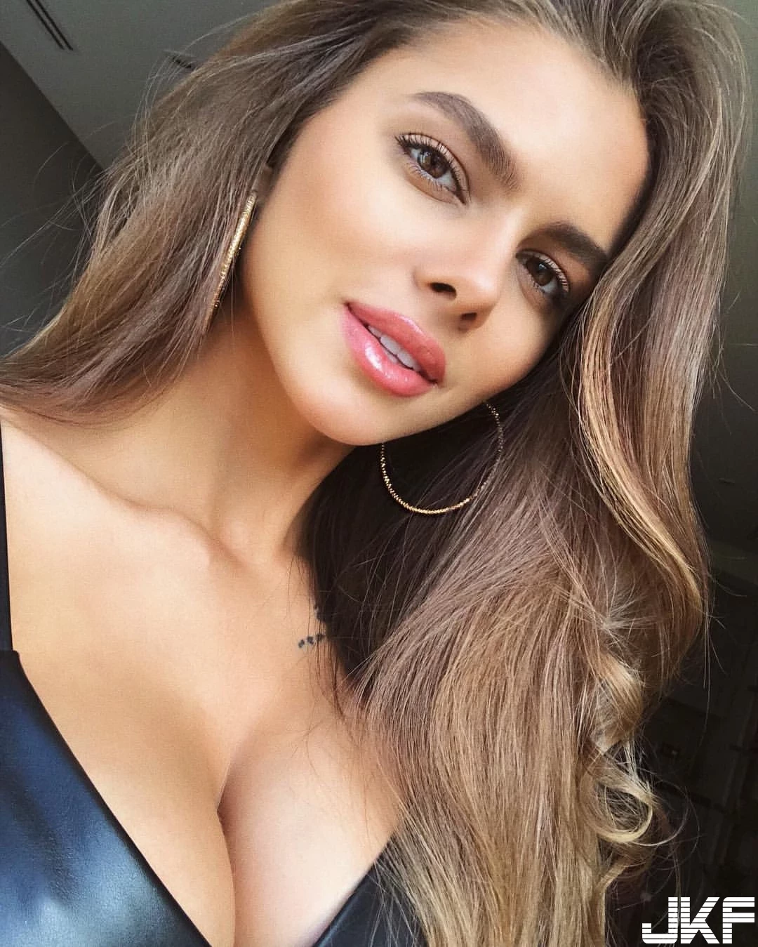 飛彈型巨乳 VIKI ODINTCOVA 炸的你喊不要-14