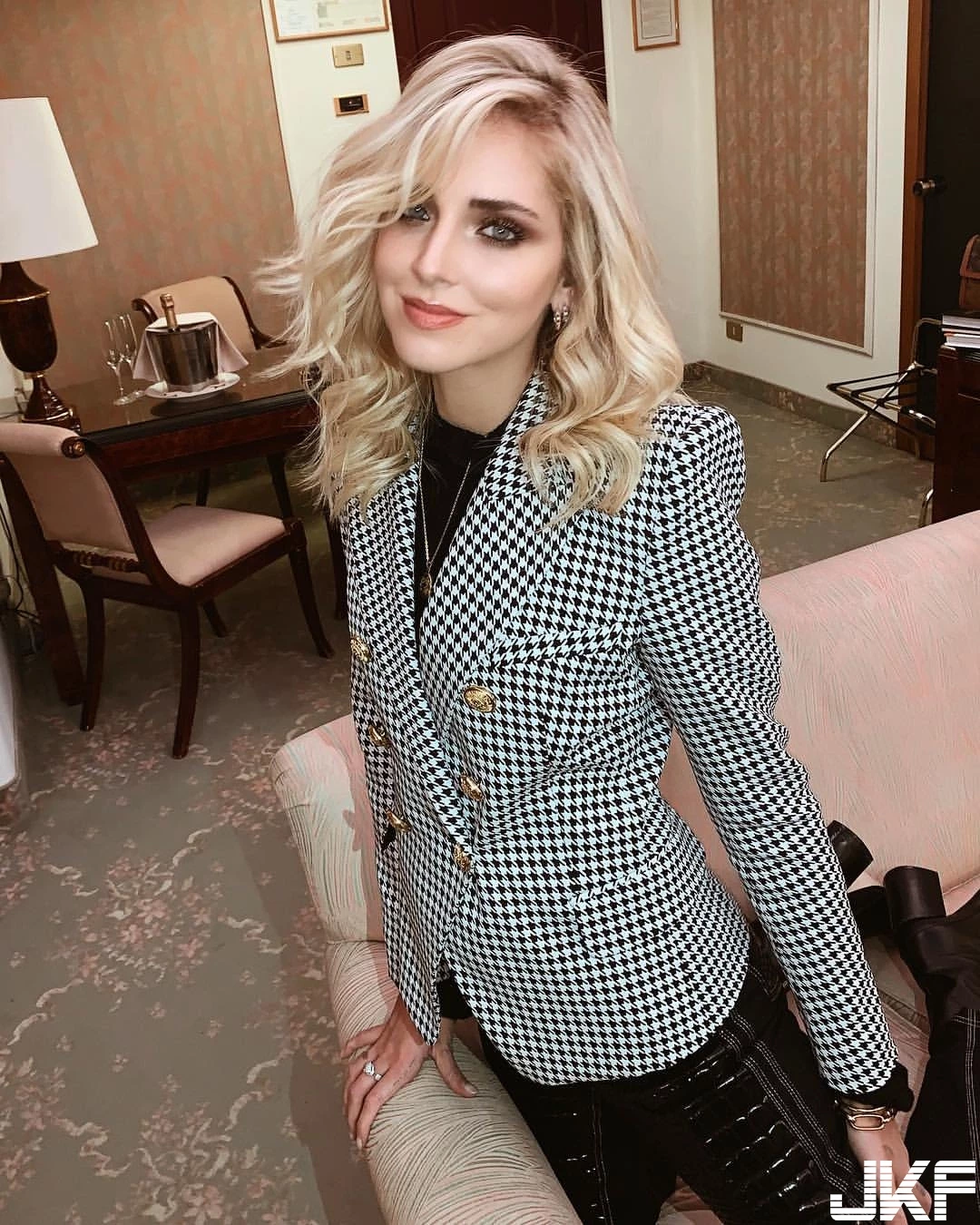 辣媽人妻 Chiara Ferragni 渾圓側乳水上飄網友看到老公卻失望了-1