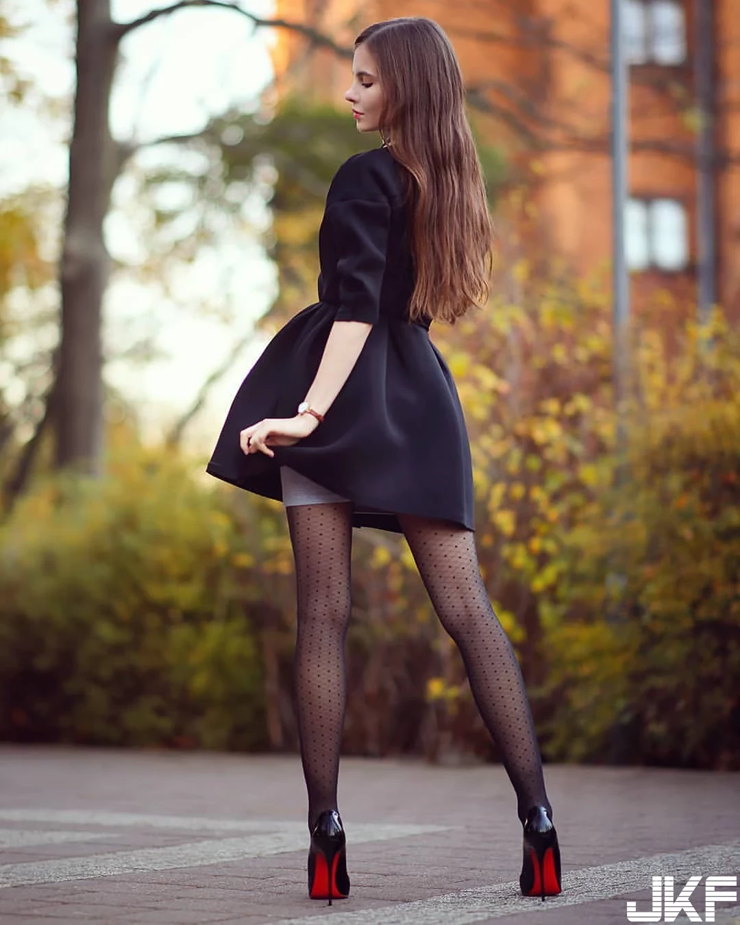 烏克蘭 Ariadna Majewska 神腿黑絲妹玩露出 一嗨巨乳晃出-5
