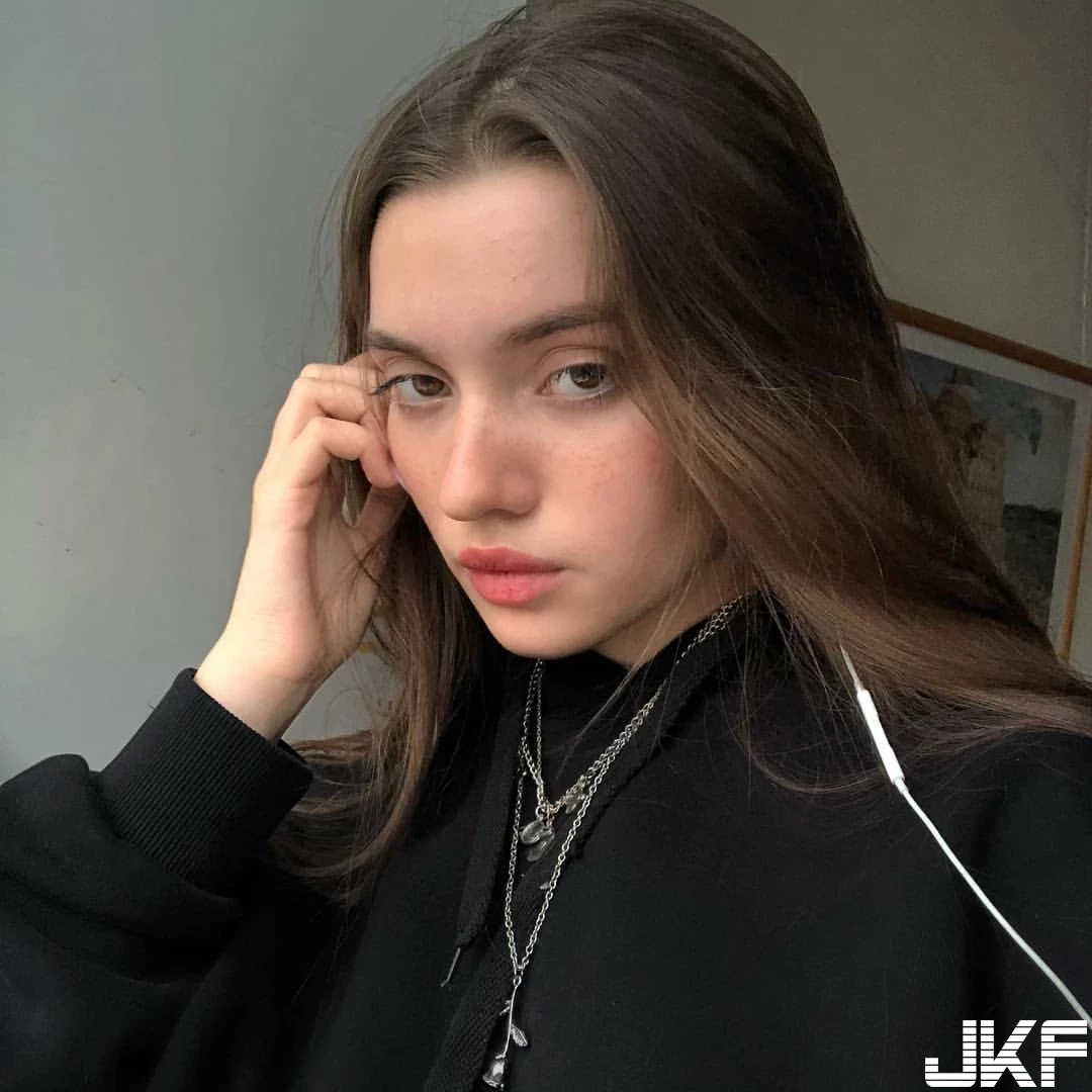15歲強國妹子 Yana Poplavskaya 海邊大秀纖腰蜜臀樣樣有-5
