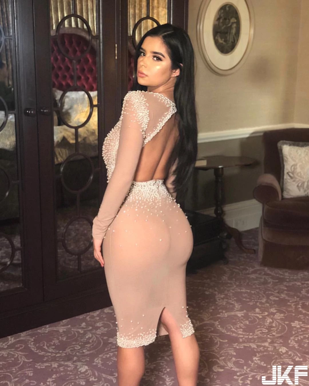 暗黑版賽琳娜 Demi Rose 21歲童顏巨乳身材 好料又多汁 天然水滴奶讓人愛不釋手-1