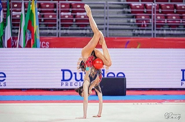 東奧 無頭人 參賽 體操正妹《Alina Adilkhanova》挑戰極限成靈異照片-10