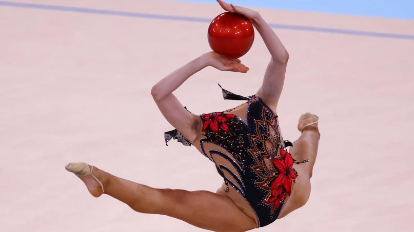 東奧 無頭人 參賽 體操正妹《Alina Adilkhanova》挑戰極限成靈異照片-11