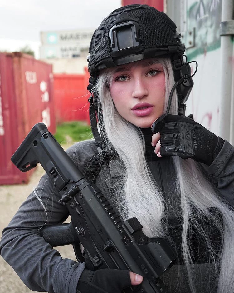 戰力無敵 以色列女兵Natalia Fadeev美顏搭軍服想被掃射-16