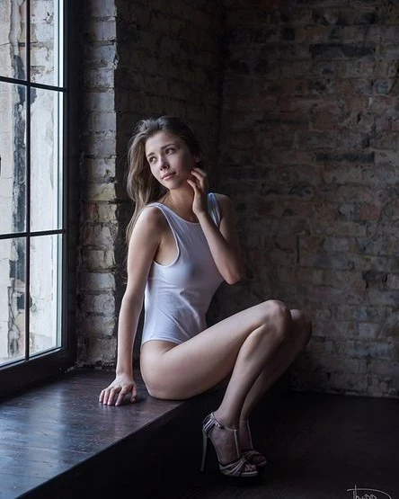 烏克蘭裸模《Mila Azul》自爆私底下最喜歡 摸一下 被邊拍邊摸也不在意-22