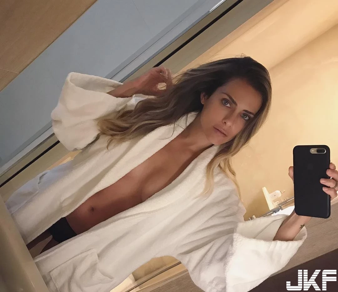 白皙高挑麻豆 Clara Morgane 標準身材 讓人看得很興奮-14