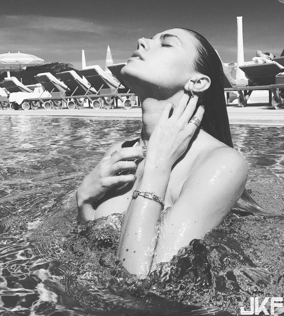 超模瑪麗娜‧琳查Maryna Linchuk海邊濕身拍廣告-20
