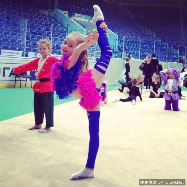 來自俄羅斯的Kristina Pimenova年方9歲但已被封為全世界最美女性-5