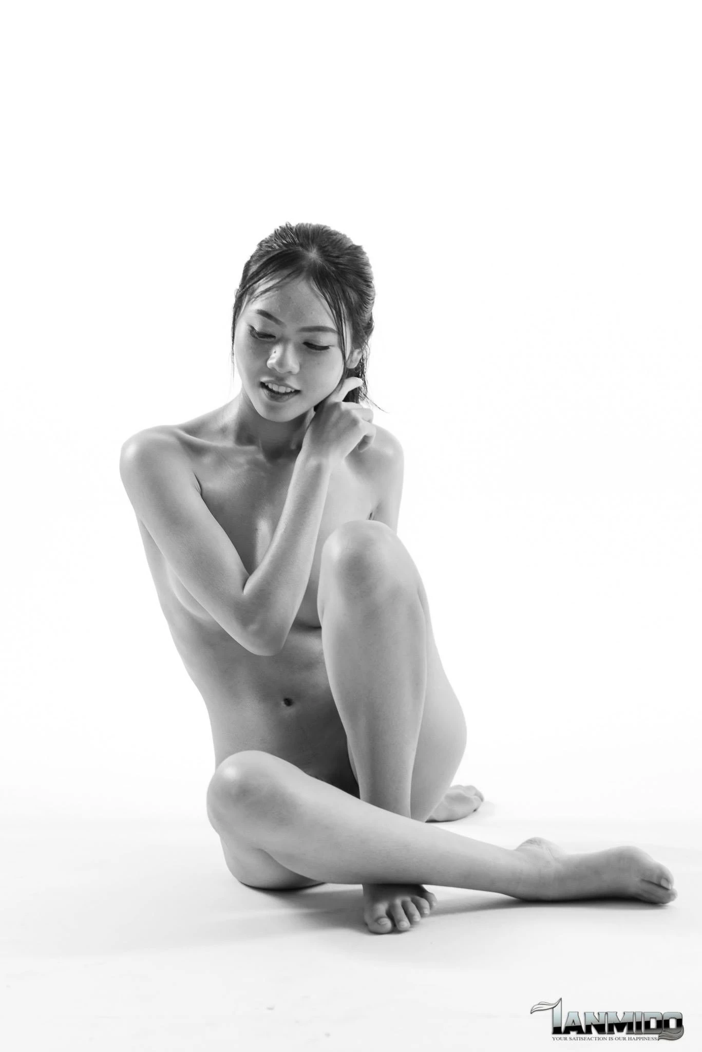 越南裸模 Lê Thu Hiền 女學生夏日清涼可愛-41