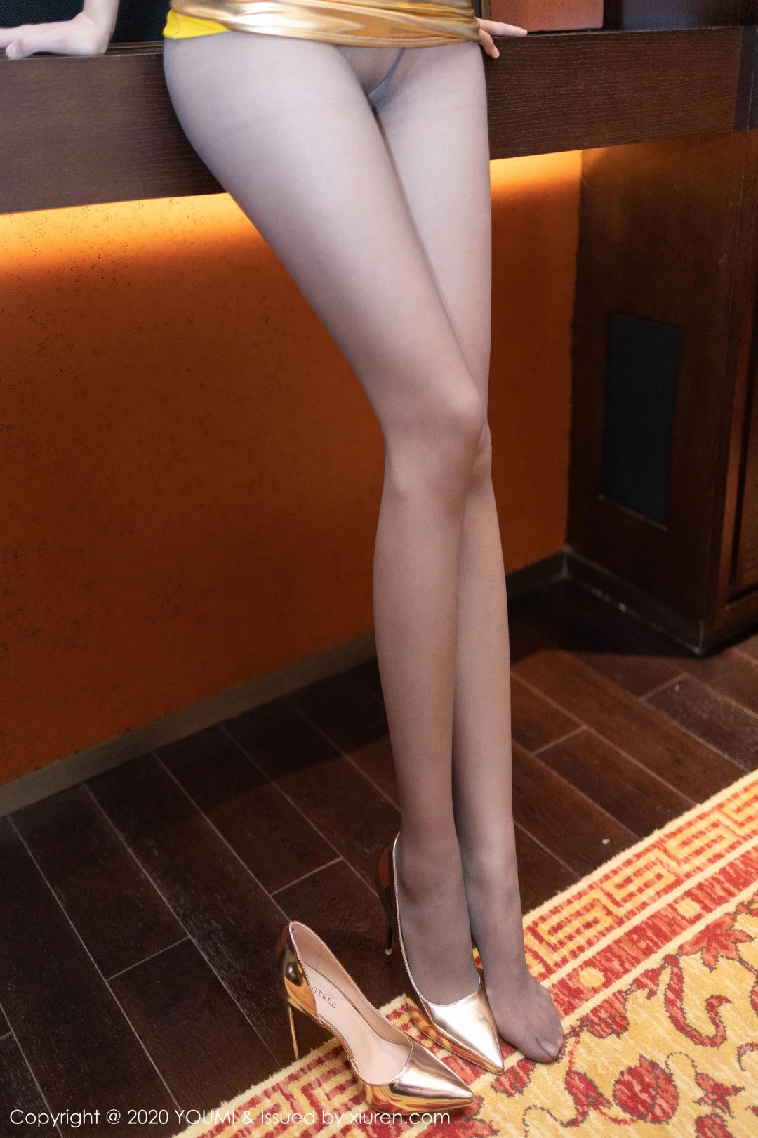 葛徵Model性感吊裙與極致絲襪-2