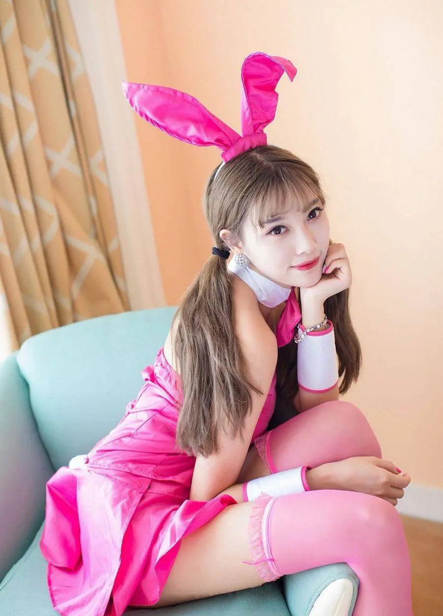 粉色蕾丝靓丽可爱兔女郎-1