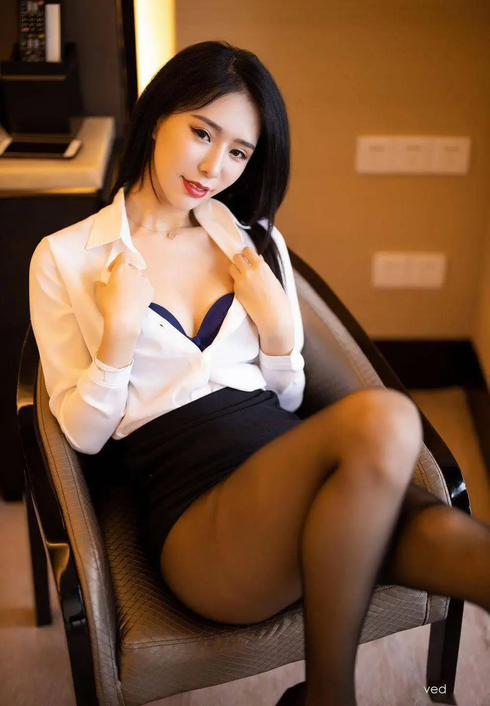 白衬衫黑短裙的OL职场秘书装备 曼妙苗条身段-15