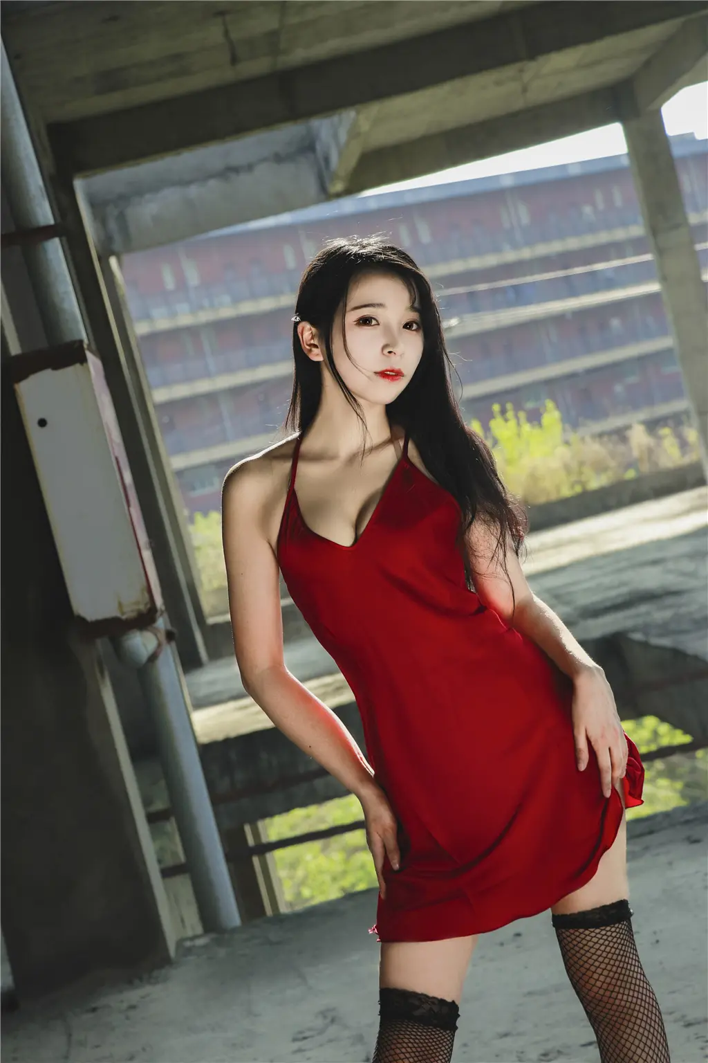 红色吊带裙-2