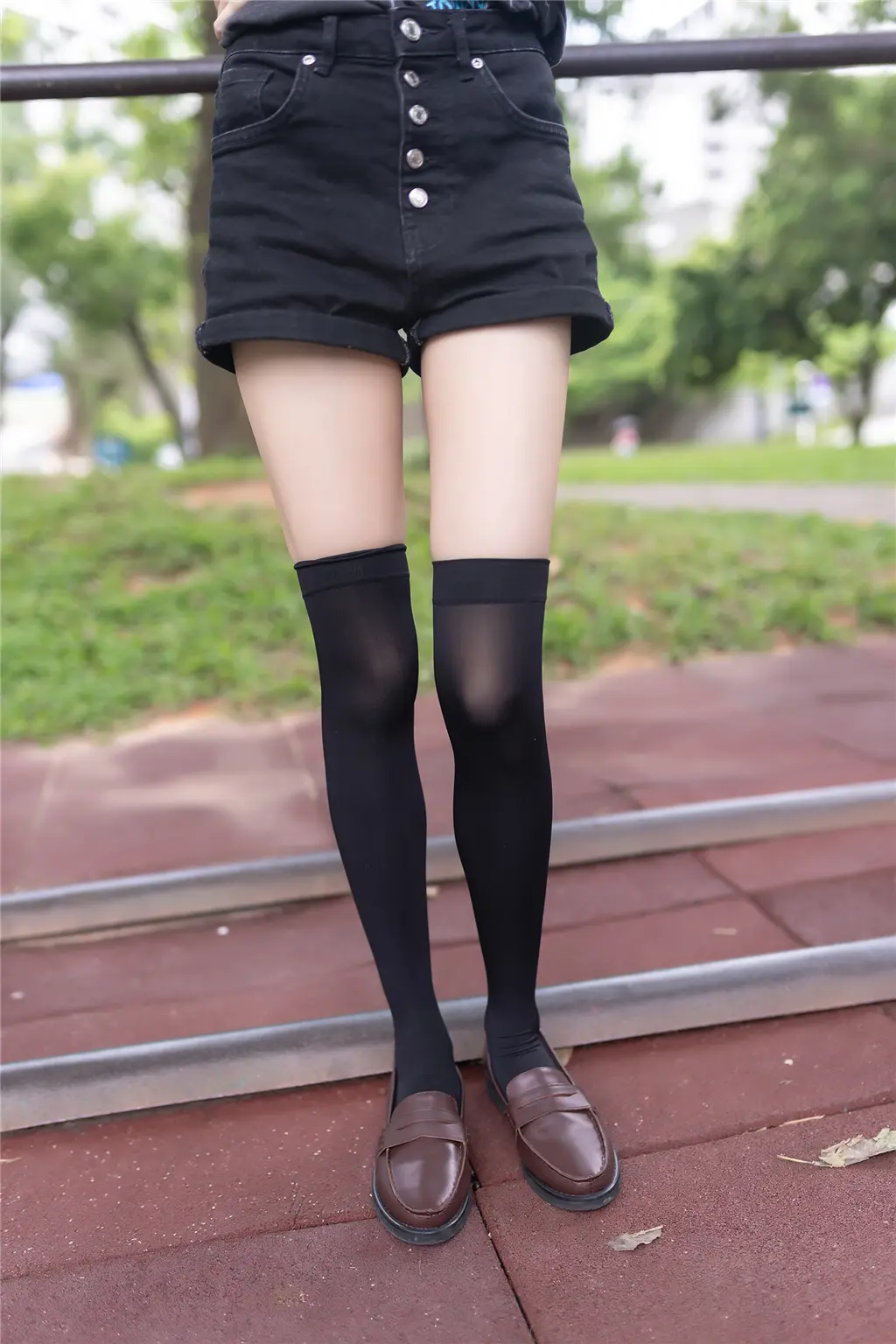 热裤黑袜-5